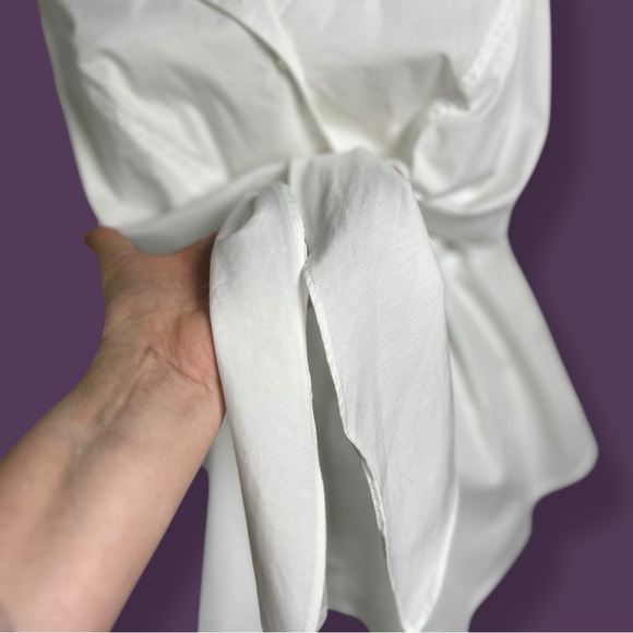 Kaari Blue Elegant White Sleeveless Blouse - Picture 6 of 10